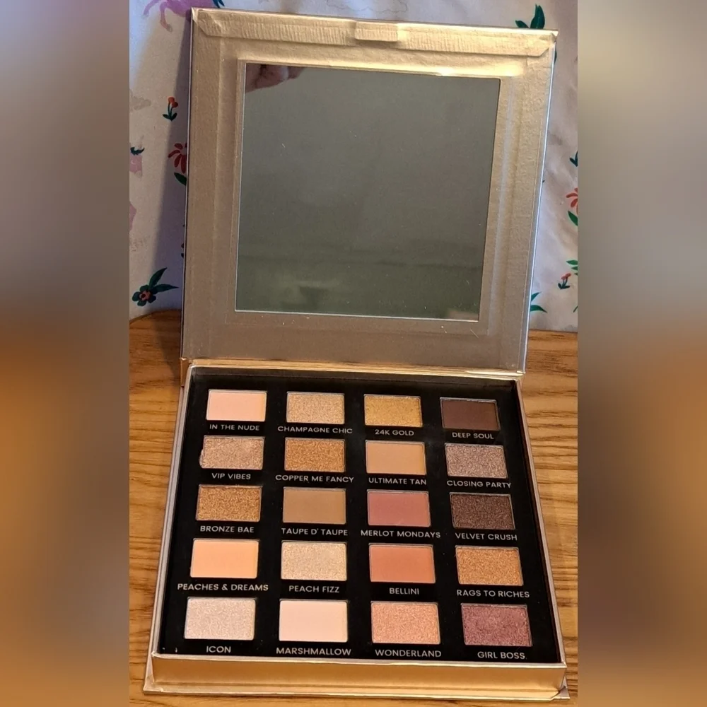 NIB Iconic Day To Slay 20 Pan Neutral Makeup Beauty Cosmetic Eye Shadow Palette